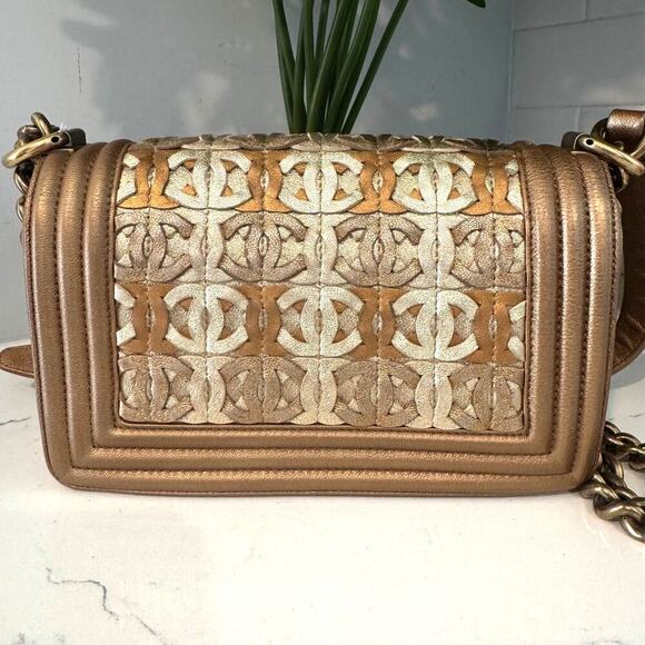 Chanel *Runway* Paris-Dubai Small CC Boy Bag Bronze Gold Metallic Series 20 - Picture 3 of 14